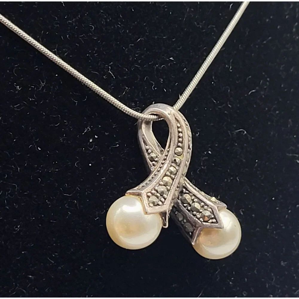 Sterling Silver Marcasite Pearl Pendant Necklace 19in chain 1.25in pendant